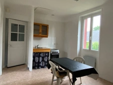 Maison de ville restaurée, 106m2 avec garage sur terrain 283m²  79 400 €