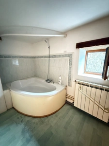 BELLE OPPORTUNITE ! Maison en pierre de 165m², pleine de charme, 4 chambres, Cour intérieure de 379m² 93 000 €