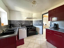 Gite/Maison en pierre, 164m², avec dépendances sur 945m² de terrain 127 000 €