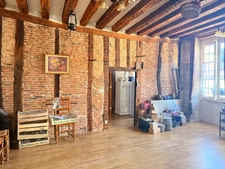 OPPORTUNITE ! Restaurant de caractère avec fonds et murs, adresse emblématique, à vendre au coeur de Guéret 415 000 €