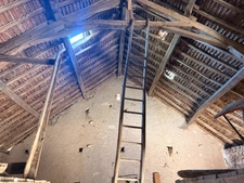 EN EXCLUSIVITE ! Ancienne petite ferme à restaurer 66m² avec dépandances terrain 2238m² 24500€