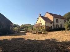 Propriété de caractère 284m² habitable, 5 chambres, annexe + grange sur terrain de 6885m² 197 000 €