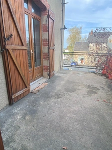Maison en pierre, 95 m², avec cave et dépendances sur 636 m² de terrain 75 000 €