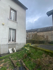Maison de village, 103m², 3 chambres, terrasse et jardinet avec 2 garages 59 900 €