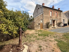EN EXCLUSIVITE ! Propriété 2 maisons + dépendances sur 4700 m2 de terrain (ou 1ha8 si nécessaire) 88 000 €