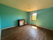 EN EXCLUSIVITE ! Authentique bâtisse en pierre 93m², sur près d'un hectare de terrain bordé par la rivière 79 900 €