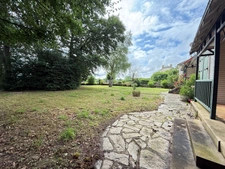 Ensemble de 2 maisons mitoyennes superficie totale de 107m², avec garage, terrain 1171m² 76 600 €