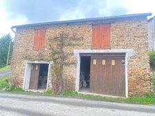 Maison de village, 103m², 3 chambres, terrasse et jardinet avec 2 garages 69 900 €