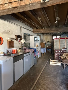 Maison en pierre de 151m2, mitoyenne, 4 chambres avec dépendance, terrain 1524m² 68 000 €