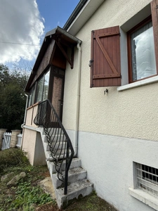 Pavillon sur sous sol, 118m², 3 chambres avec véranda sur 2721m² de terrain 128 000 €