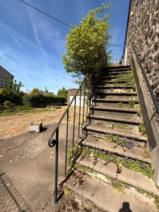EN EXCLUSIVITE ! Maison en pierre de 136m², 2 garages sur terrain de 950m² 71 500 €