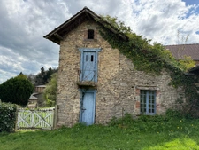 EN EXCLUSIVITE Très belle propriété de 215m² avec piscine et dépendances sur 3000 m² de terrain 199 990 €