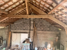 Ancienne grange à finir de restaurer 140m², 4 chambres, sur 1,2 hectares de terrain, 79 000 €