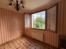 Pavillon sur sous sol, 118m², 3 chambres avec véranda sur 2721m² de terrain 128 000 €