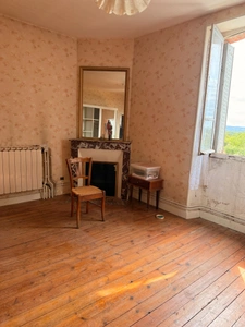 EN EXCLUSIVITE ! Propriété 2 maisons + dépendances sur 4700 m2 de terrain (ou 1ha8 si nécessaire) 88 000 €