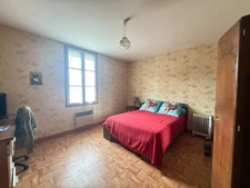Pavillon de plain pied, 2 chambres, avec dépendances, sur 5425m² de terrain 85 500 €