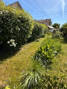 EN EXCLUSIVITE ! Maison en pierre de 136m², 2 garages sur terrain de 950m² 71 500 €