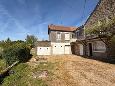 EN EXCLUSIVITE ! Maison en pierre de 136m², 2 garages sur terrain de 950m² 71 500 €