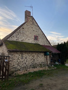 Ensemble de 2 maisons mitoyennes en pierre 209m² + grange, terrain 2000m² 79 500 €
