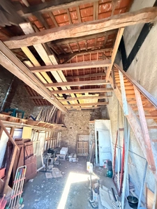 EN EXCLUSIVITE ! Maison en pierre de 115m2 + dépendances sur 4079m2 de terrain 89 990 €