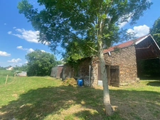 EN EXCLUSIVITE ! Maison de village, 110m², 4 pièces, avec dépendances sur terrain de 8783 m² 76 000 €