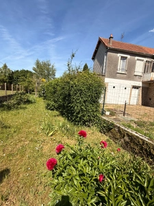 EN EXCLUSIVITE ! Maison en pierre de 136m², 2 garages sur terrain de 950m² 71 500 €