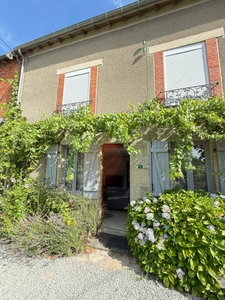 Gite/Maison en pierre, 164m², avec dépendances sur 945m² de terrain 127 000 €