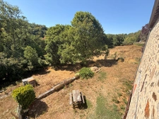 EN EXCLUSIVITE ! Authentique bâtisse en pierre 93m², sur près d'un hectare de terrain bordé par la rivière 79 900 €