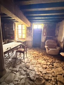 Maison en pierre 105m², 3 chambres sur 1 hectare de terrain + 3ha de terrain indépendants supplémentaires 78 000 €