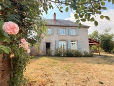 Maison de caractère en pierre, 121 m², 5 chambres avec belles dépendances sur 6 688 m² de terrain 148 500 €