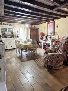 Maison de ville de 157m² avec potentiel local professionnel et dépendances, jardin 90 950 €