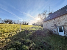 EN EXCLUSIVITE Maison en pierre de 113m² avec grange sur 2,4ha de terrain 128 000 €