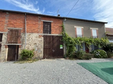 Gite/Maison en pierre, 164m², avec dépendances sur 945m² de terrain 127 000 €