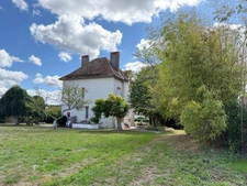 EN EXCLUSIVITE ! Manoir de 170m² avec son annexe de 50m² et ses dépendances sur terrain de 8861m² 244 000 €