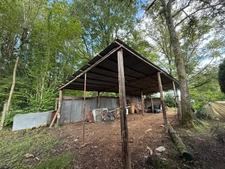Pavillon sur sous sol, 118m², 3 chambres avec véranda sur 2721m² de terrain 128 000 €