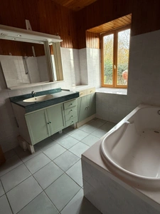 Ensemble de 2 maisons mitoyennes en pierre 209m² + grange, terrain 2000m² 79 500 €