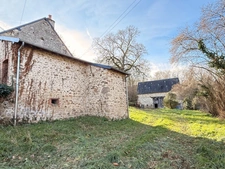 EN EXCLUSIVITE Maison en pierre de 113m² avec grange sur 2,4ha de terrain 128 000 €