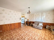 EN EXCLUSIVITE ! Maison en pierre de 136m², 2 garages sur terrain de 950m² 71 500 €