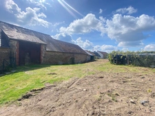 EN EXCLUSIVITE ! Corps de ferme avec maison d'habitation de 89m² sur terrain de 2hectares 2188m² 125 000 €