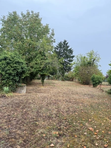 Maison de ville de 157m² avec potentiel local professionnel et dépendances, jardin 69 900 €