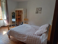 Gite/Maison en pierre, 164m², avec dépendances sur 945m² de terrain 127 000 €