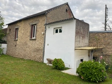 Maison de ville restaurée, 106m2 avec garage sur terrain 283m²  79 400 €