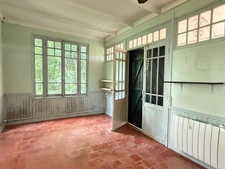 Ensemble de 2 maisons mitoyennes superficie totale de 107m², avec garage, terrain 1171m² 76 600 €