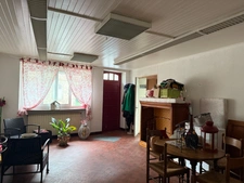 Maison de ville de 157m² avec potentiel local professionnel et dépendances, jardin 90 950 €