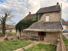 Maison en pierre, 65m², 2 chambres avec garage et dépendance, 29 500 €
