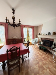 Pavillon surélevé sur sous sol, 96m², 3 chambres, sur terrain de 505m2, 97 900 €