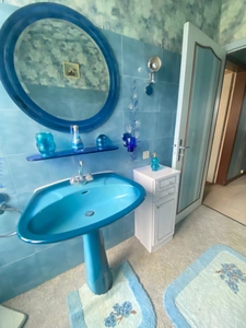 Maison de village, 103m², 3 chambres, terrasse et jardinet avec 2 garages 59 900 €