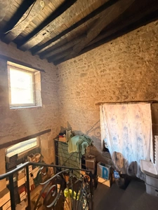 OPPORTUNITE ! Restaurant de caractère avec fonds et murs, adresse emblématique, à vendre au coeur de Guéret 415 000 €