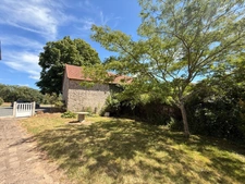 Maison en pierre de 126m², 4 chambres, avec grange 65 000 €