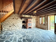 Ensemble de 2 maisons mitoyennes en pierre 209m² + grange, terrain 2000m² 79 500 €